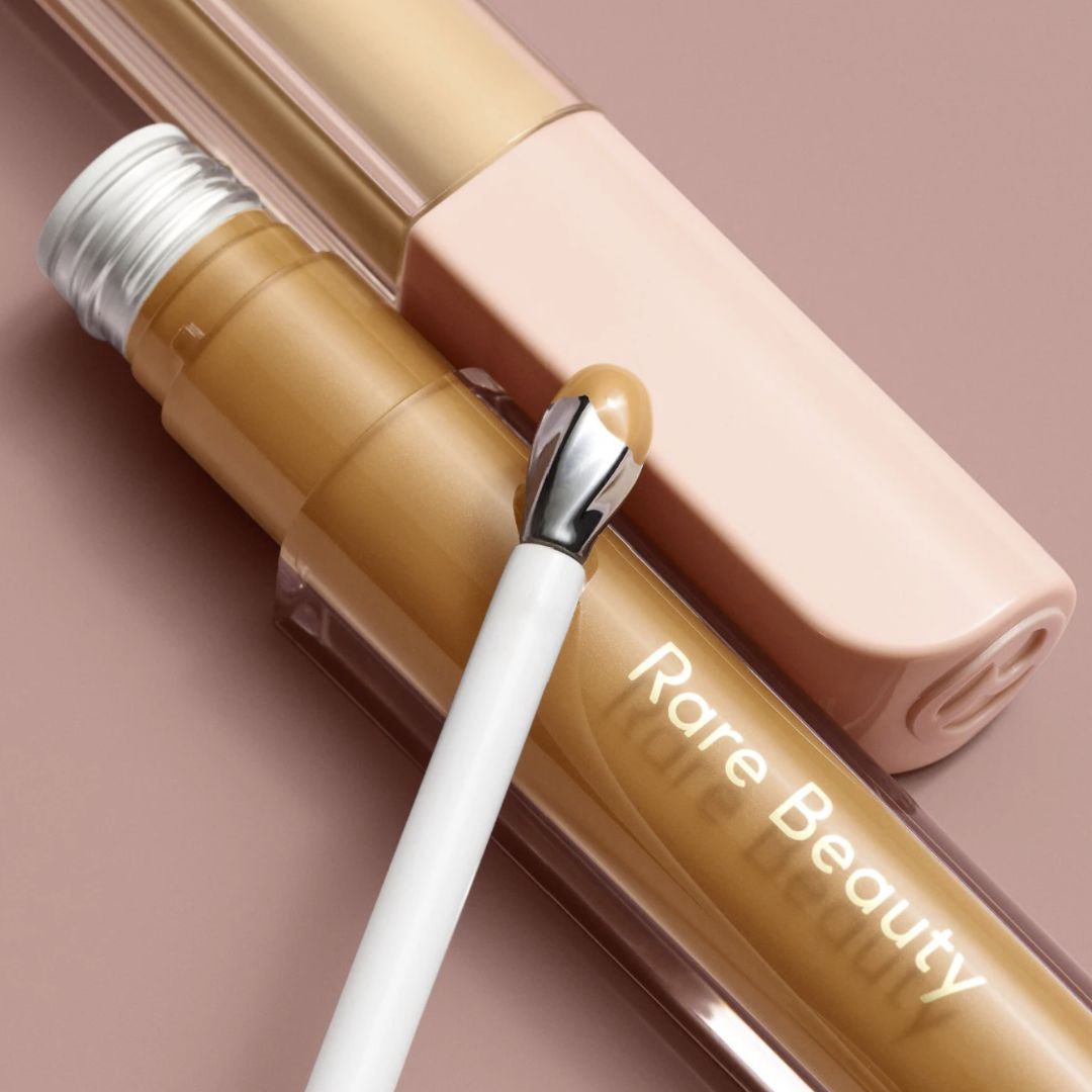 Rare Beauty de Selena Gomez, illuminateur pour le contour des yeux Positive Light ? Teintes claires à moyennes (sous-tons roses)