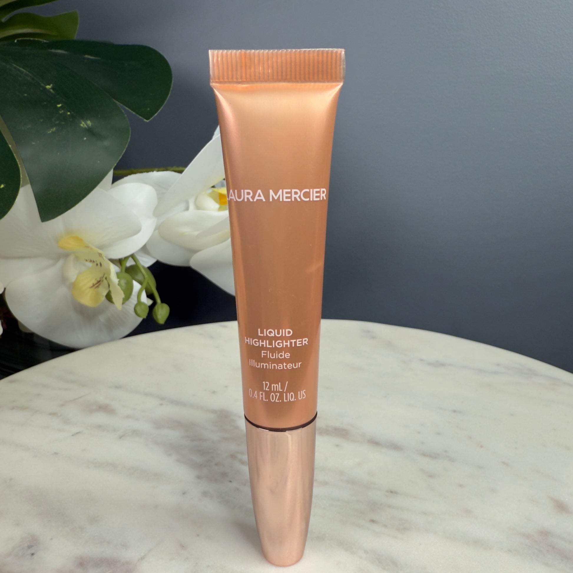 Enlumineur liquide RoseGlow de Laura Mercier – Éclat doré